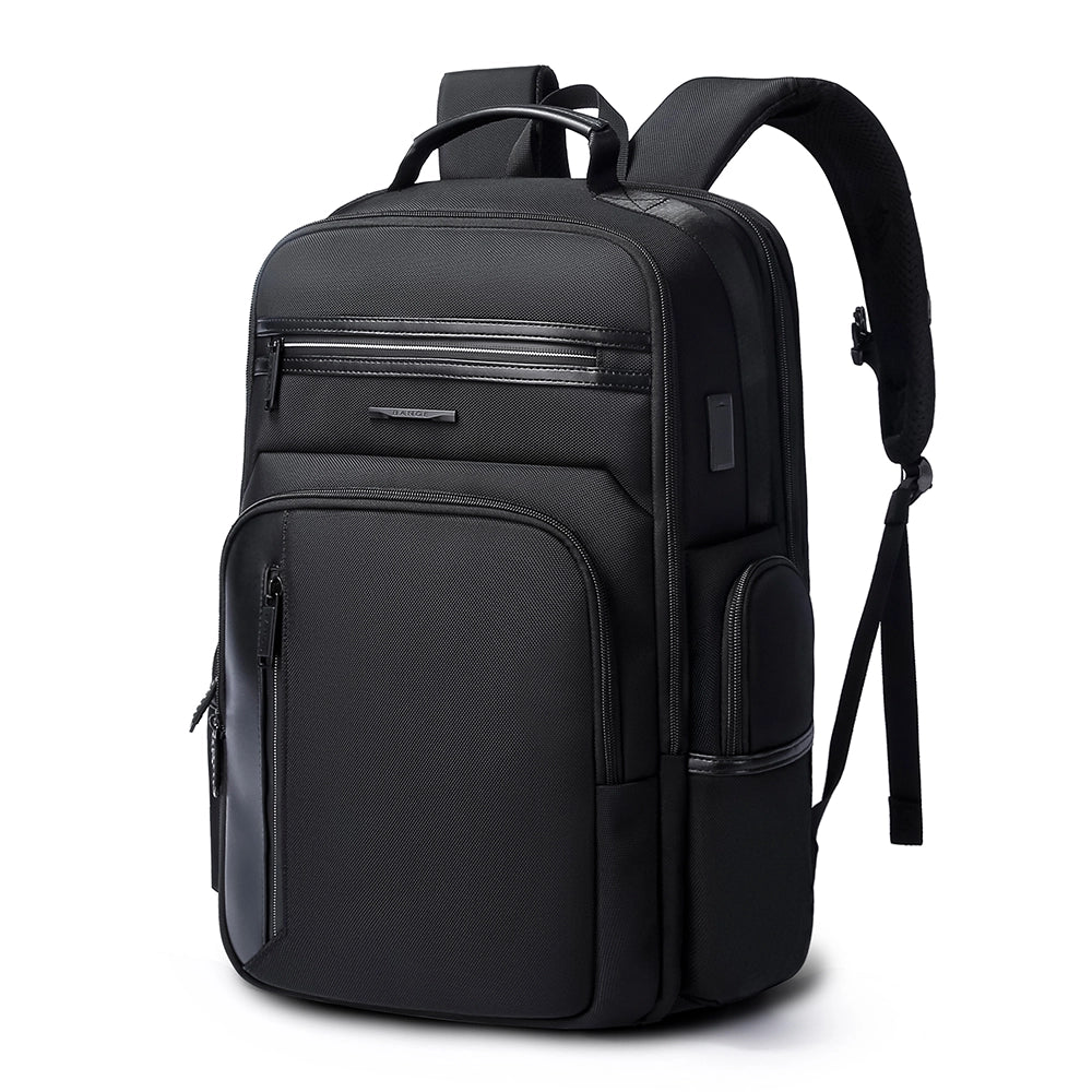 Mochila The Blackpack de perfil mostrando compartimentos laterales y diseño estructurado.