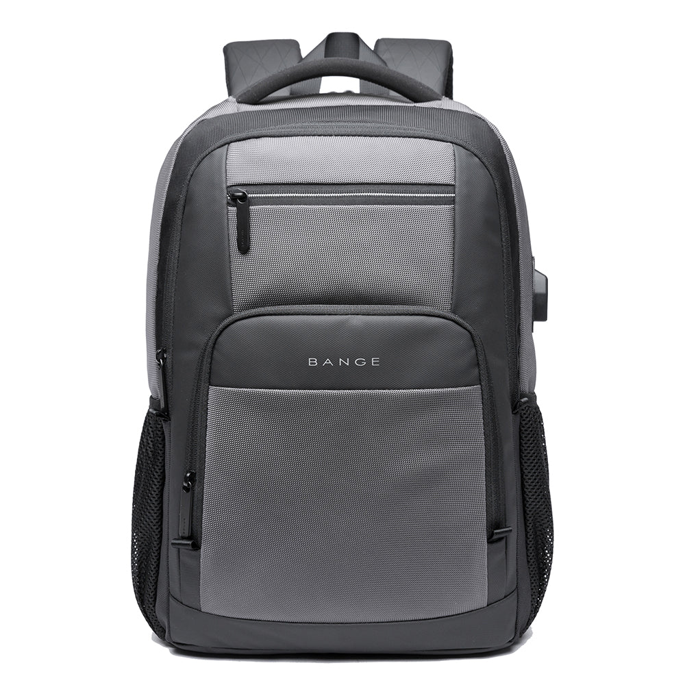 Vista frontal de la mochila ejecutiva The Classic de Bange en color gris, destacando su diseño minimalista, compartimento principal amplio y bolsillo exterior con cierre.
