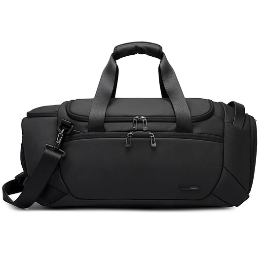Maletín deportivo Bange color negro, diseño frontal con bolsillos y correas resistentes