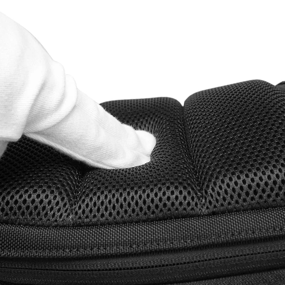 Detalle del acolchado ergonómico del Safebag de Bange para mayor comodidad.

