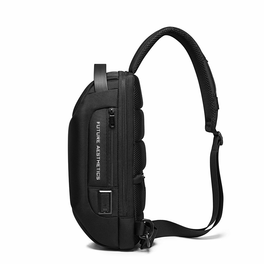ista lateral de la crossbody Bange The Safebag, mostrando su diseño ergonómico y detalles de seguridad