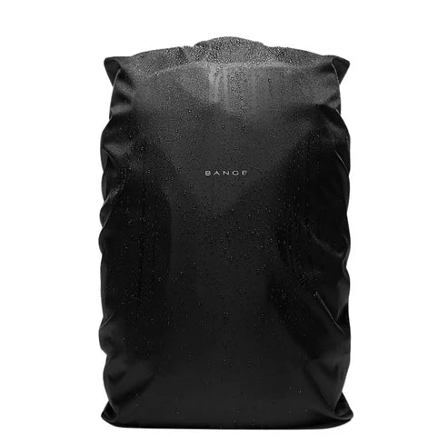 Mochila Bange Journeypack cubierta con protector impermeable para máxima resistencia al agua.