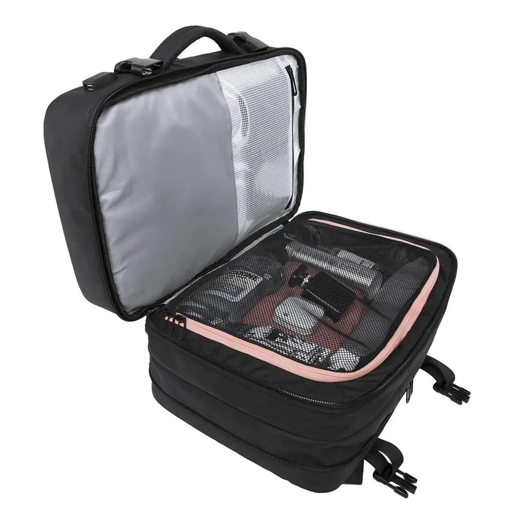 Mochila Bange The Expandable Plus abierta en modo maleta, mostrando compartimientos interiores organizados con ropa y accesorios.