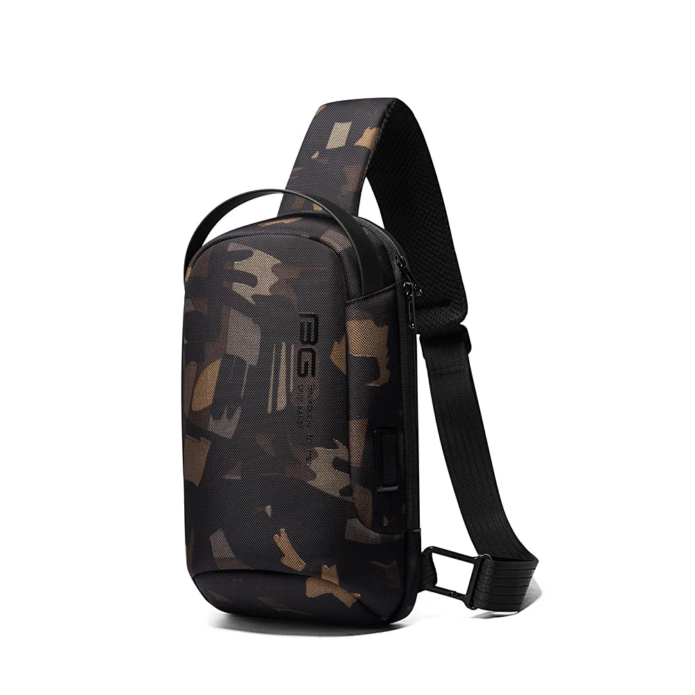 Crossbody impermeable Bange The Shelter, diseño frontal minimalista en color camuflaje.