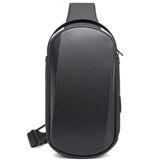 Vista frontal del crossbody impermeable The Shelter Bange en color negro, diseño minimalista ideal para uso diario.