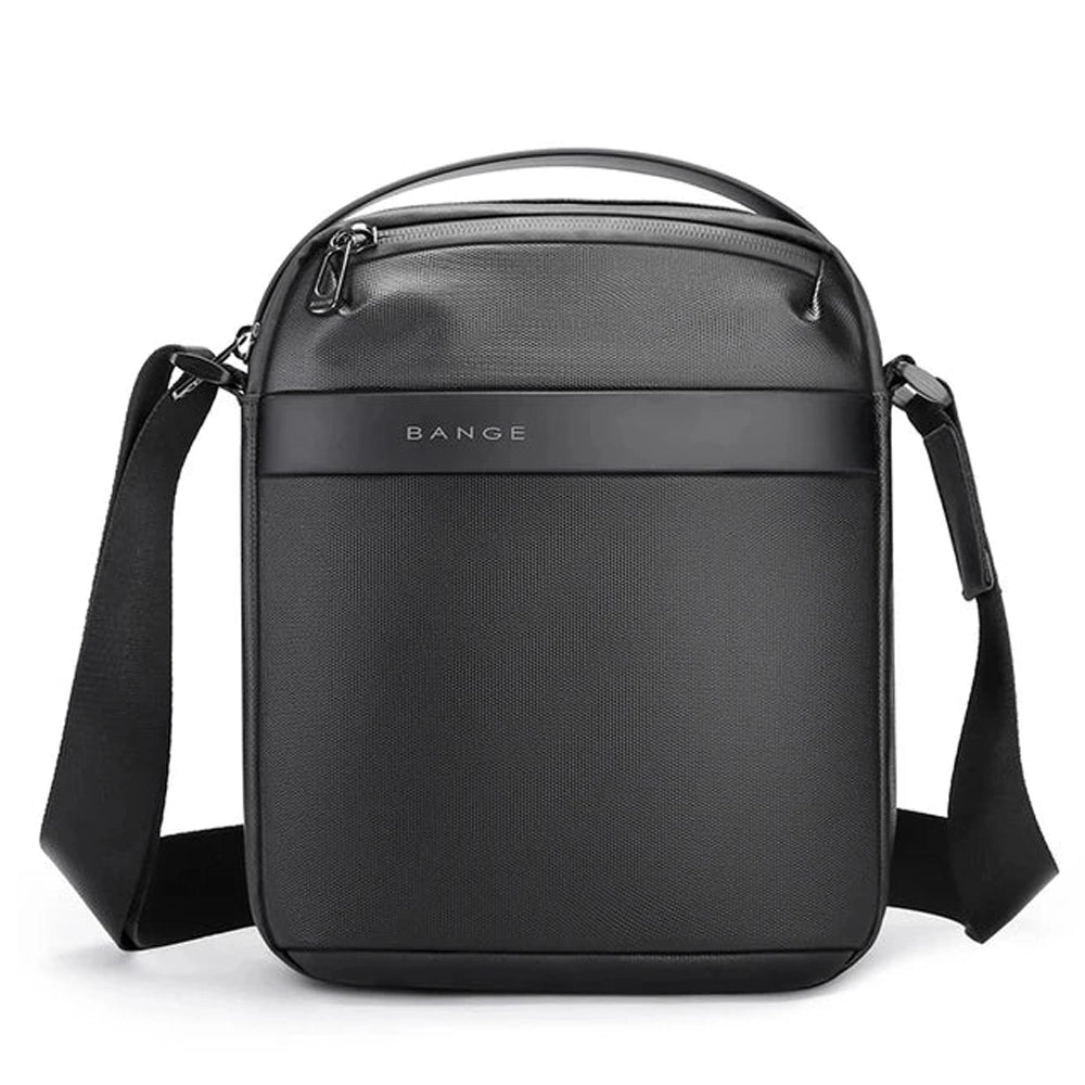 Morral negro Bange impermeable para hombre, vista frontal con diseño elegante y moderno.

